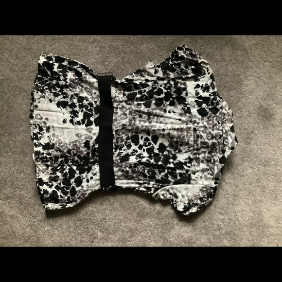 Belted blouse, grey, white, black abstract pattern - Picture 2 of 9